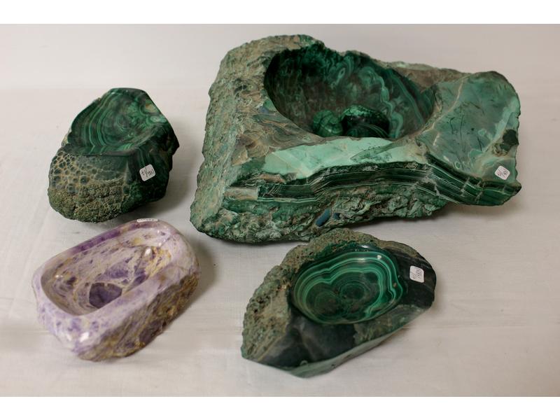 QUATRE CENDRIERS dont trois en malachite...