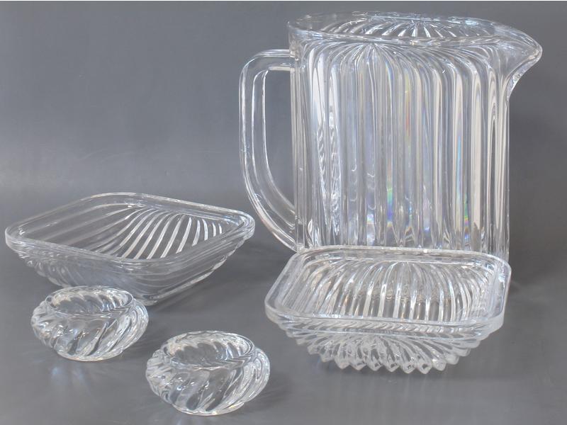 DEUX COUPELLES et UNE CARAFE en cristal ...