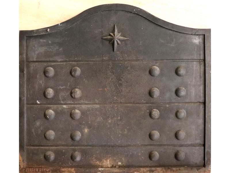 PLAQUE DE CHEMINÉE en fonte de fer en chapeau...