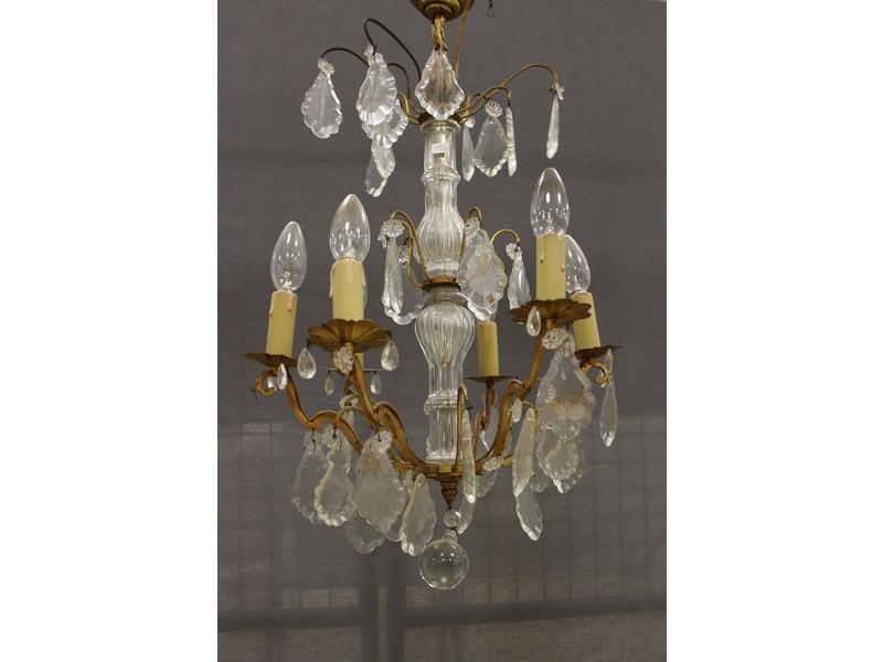 PETIT LUSTRE à six bras de lumière en bronze...
