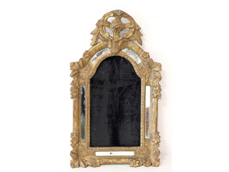 CADRE de crucifix à chapeau de gendarme et...