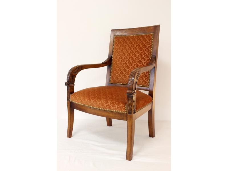 FAUTEUIL D'ENFANT en hêtre teinté et sculpté...