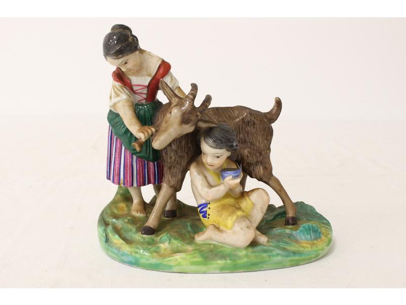 Enfants avec leur chèvre