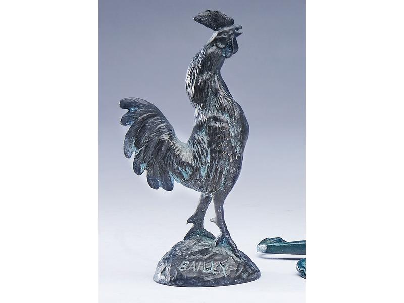 COQ dressé en bronze à patine brune, signé...