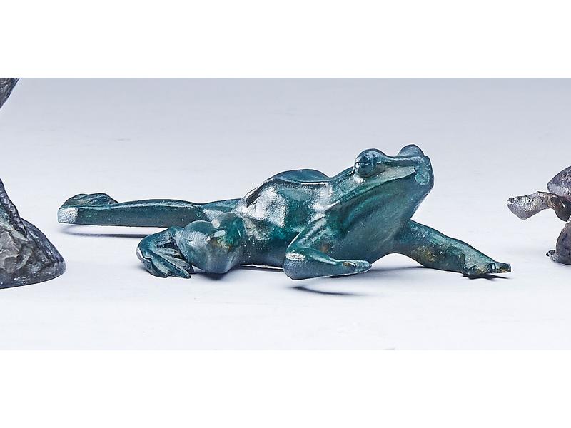 GRENOUILLE en bronze à patine verte.