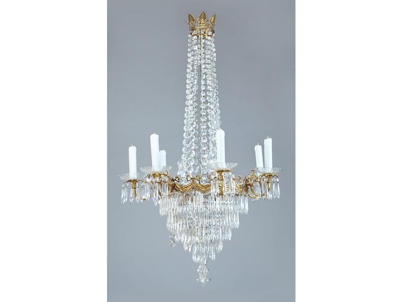 LUSTRE à pampilles et guirlandes de cristal...