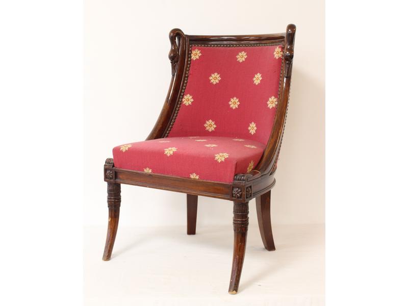 FAUTEUIL D'ENFANT de forme gondole en acajou...