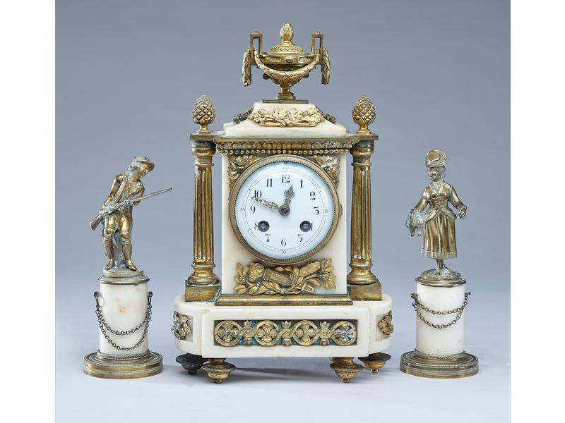 GARNITURE DE CHEMINÉE en marbre blanc et...