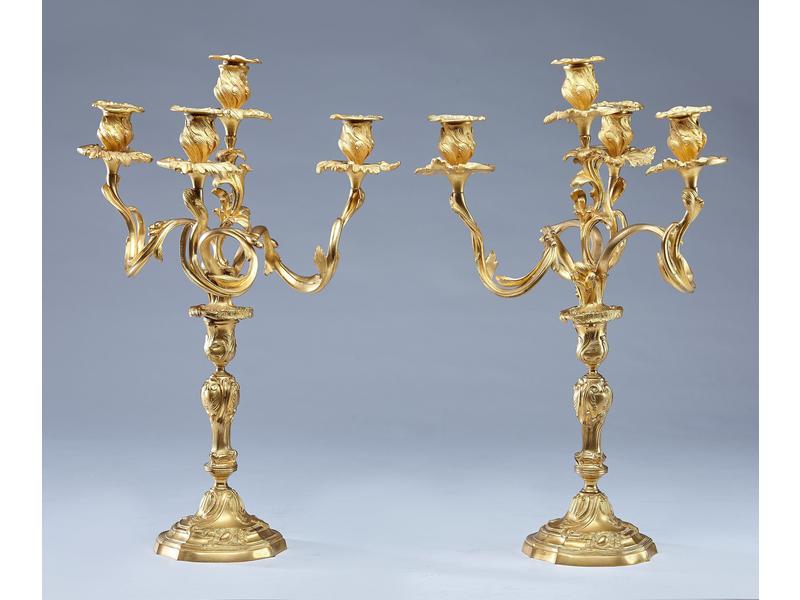 PAIRE DE GRANDS CANDELABRES en bronze doré...