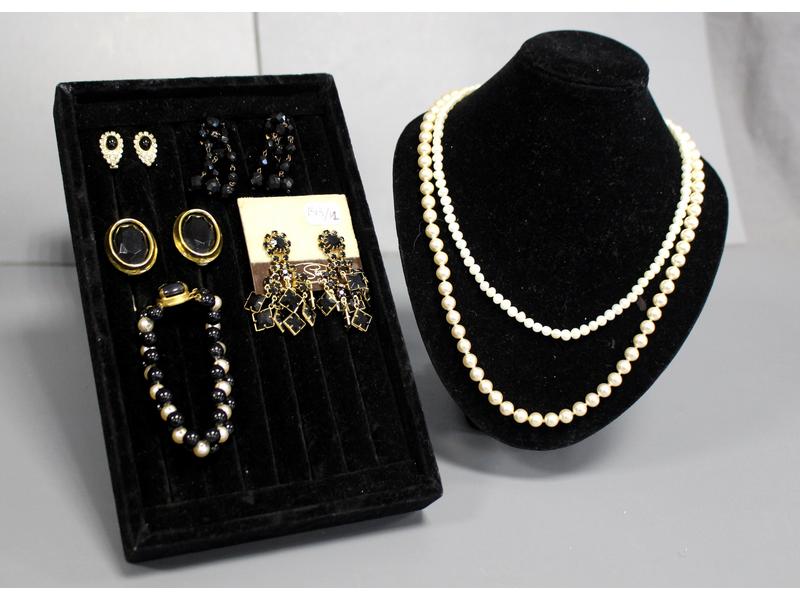 LOT DE BIJOUX FANTAISIE comprenant:
