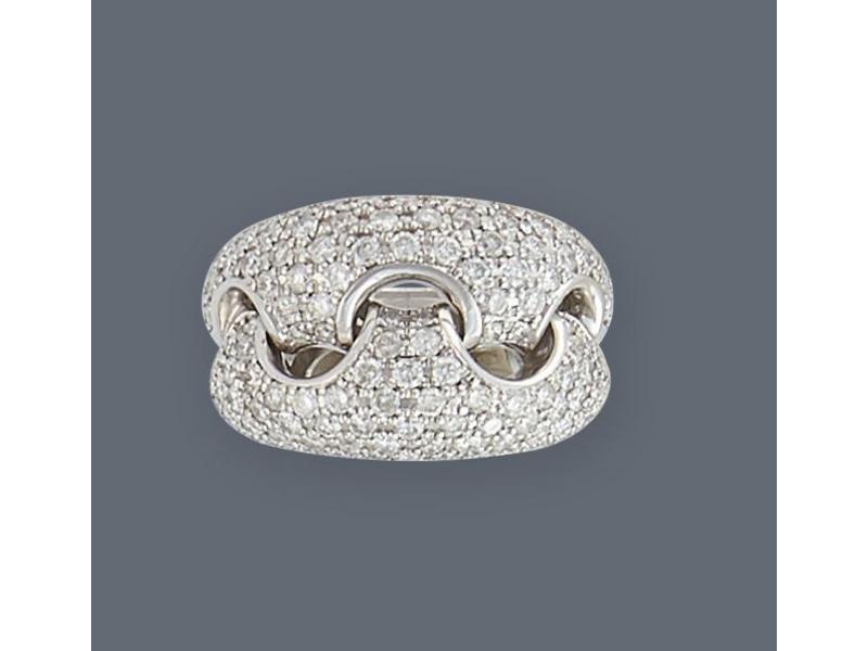 BAGUE à large jonc découpé en entrelacs en...