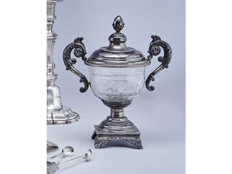 DRAGEOIR en argent et corps en cristal taillé,...