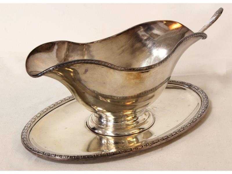 SAUCIERE double  et CUILLERE A SAUCE en métal...