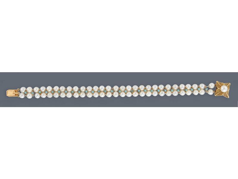 BRACELET à deux rangs de perles séparés par...