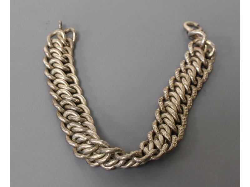 BRACELET en argent (800) à maillons tors...