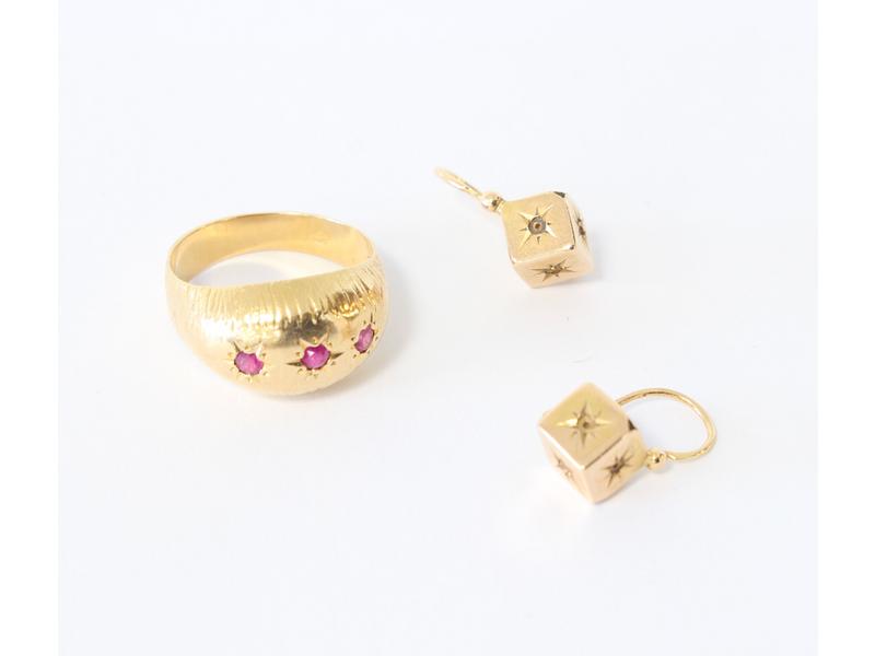 LOT en or (750) comprenant une petite bague...
