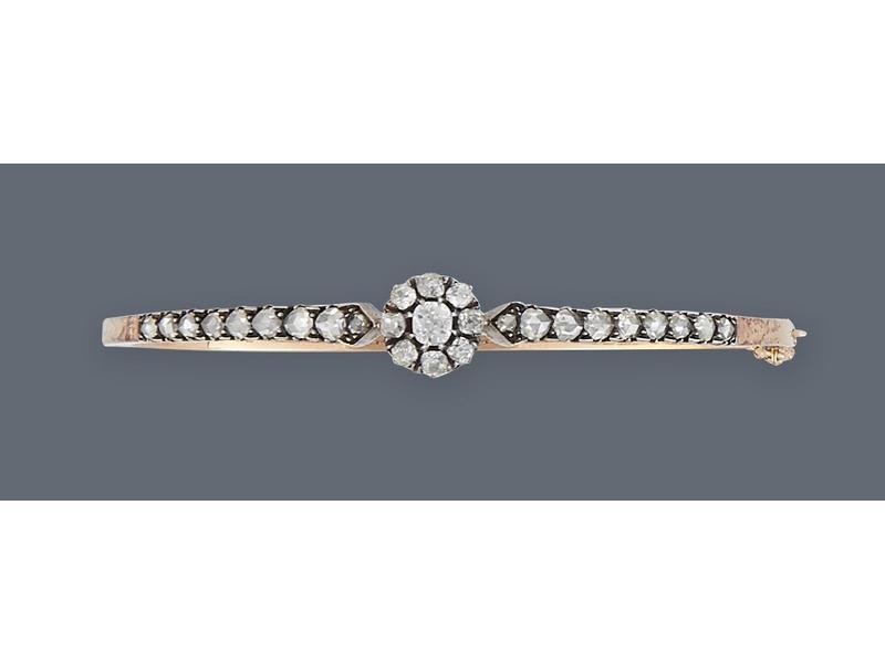 BRACELET rigide articulé en or jaune (750)...