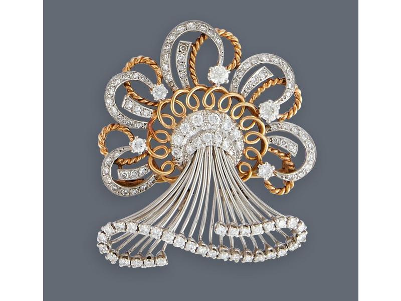 BROCHE en or jaune et gris (750) à motifs...