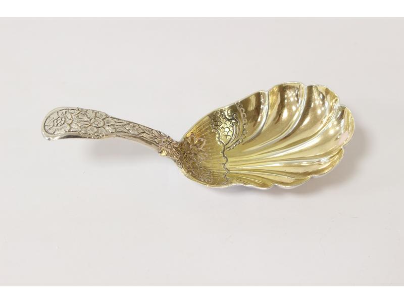 PETITE CUILLIÈRE A SUCRE en vermeil en forme...