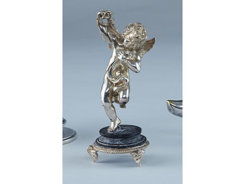 Angelot à la couronne de laurier