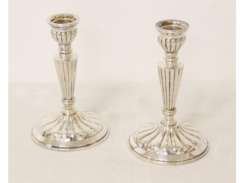 PAIRE DE PETITS FLAMBEAUX en argent (915)...