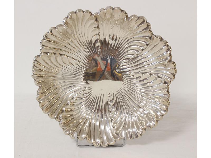 CORBEILLE en argent (915) en forme de feuillages...