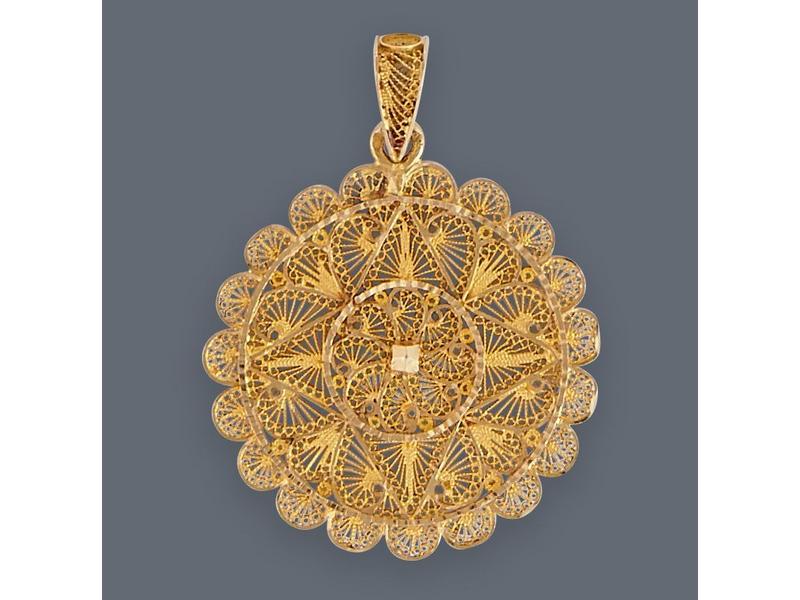 PENDENTIF en or jaune (750) filigrané en...