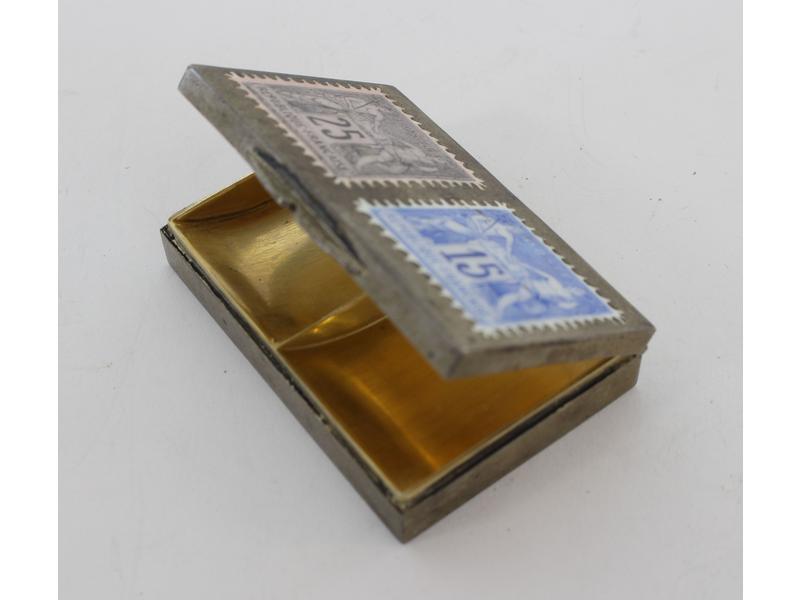 PETITE BOÎTE à timbres en argent doré (800)...