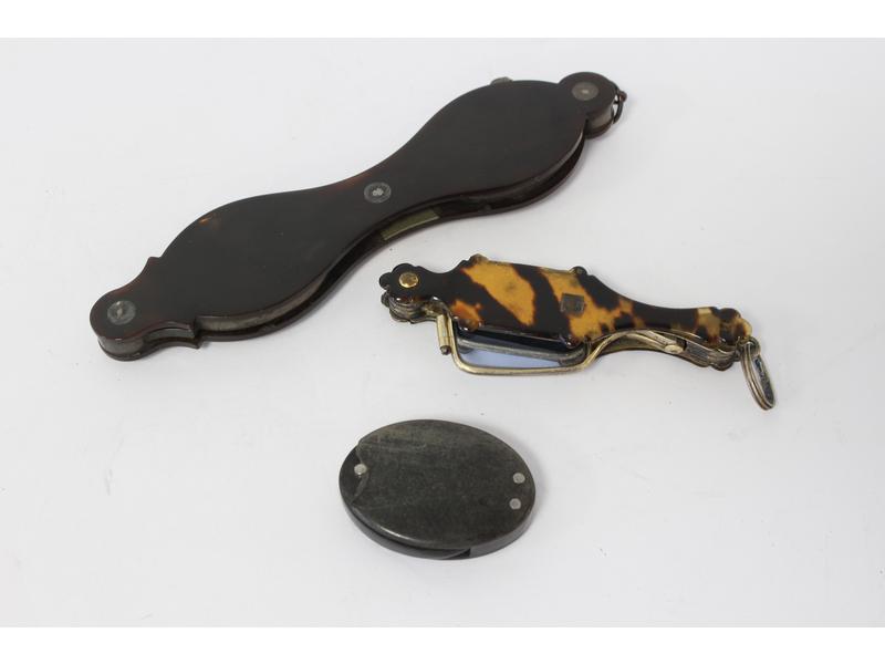 LORGNON en écaille. Long. 11,5 cm