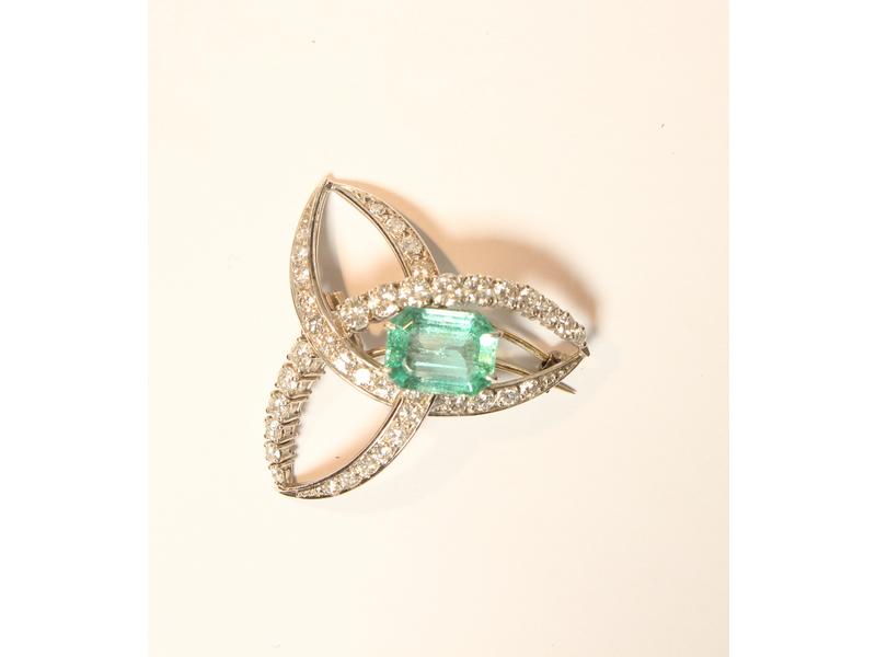 CLIP DE CORSAGE en or gris (750) et platine,...