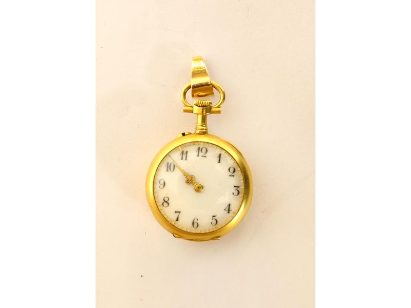 MONTRE DE COL en or jaune (750), le revers...