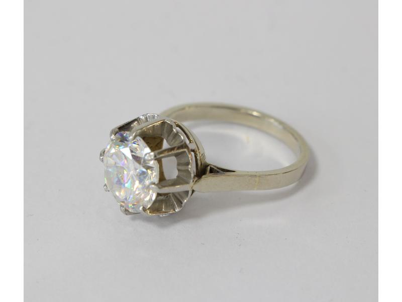 BAGUE type solitaire en or gris (750) et...