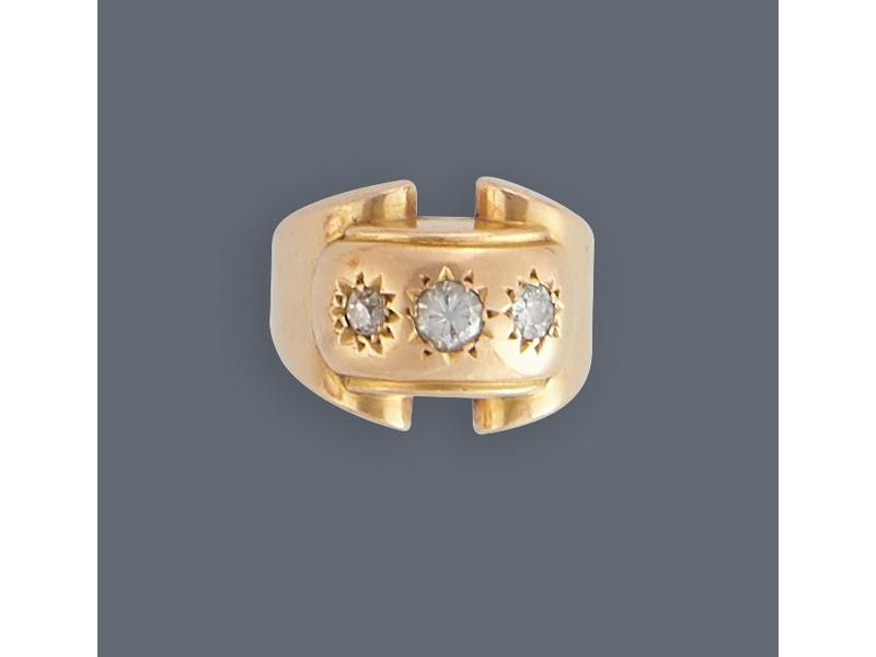 BAGUE en or jaune (750) type chevalière-tank,...