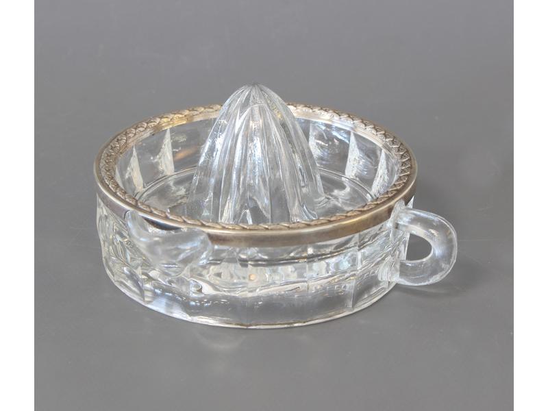 PRESSE-AGRUME en verre moulé et monture en...