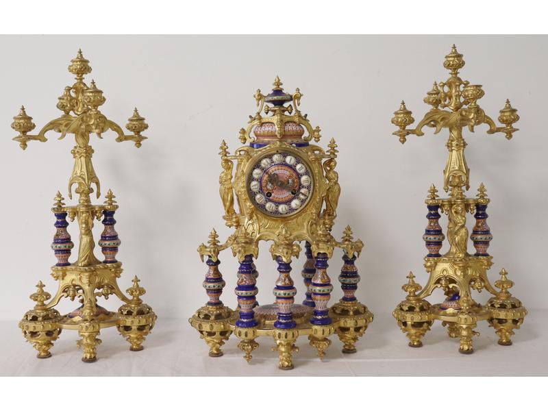RARE GARNITURE DE CHEMINÉE en bronze doré...