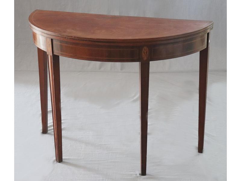 TABLE DEMI-LUNE en acajou et placage d'acajou...