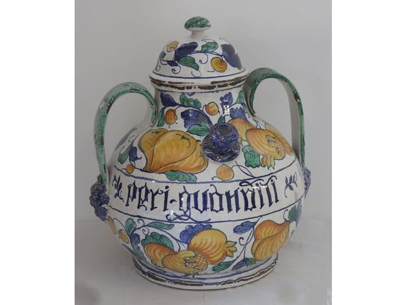 GRANDE POTICHE en faïence émaillée polychrome...
