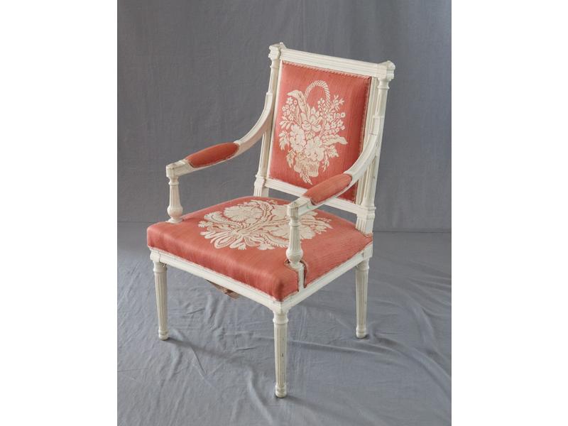 FAUTEUIL à dossier plat carré et montants...