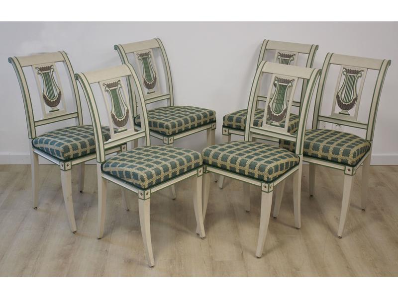 SUITE DE SIX CHAISES à dossier renversé en...