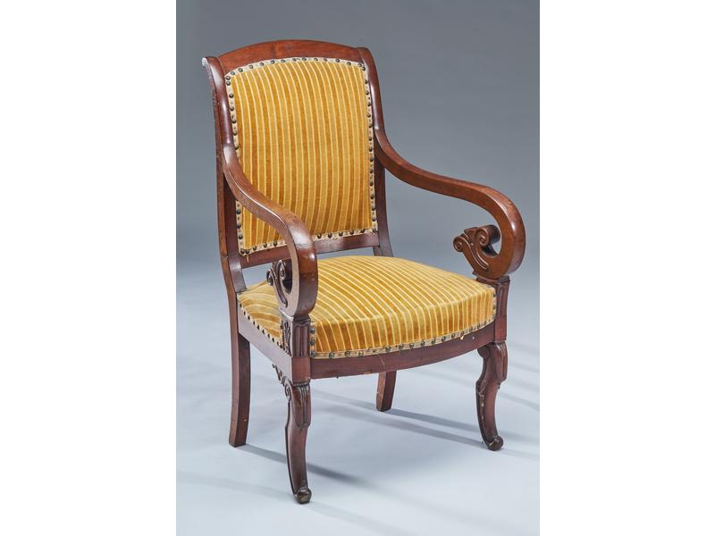 FAUTEUIL à dossier légèrement renversé, en...
