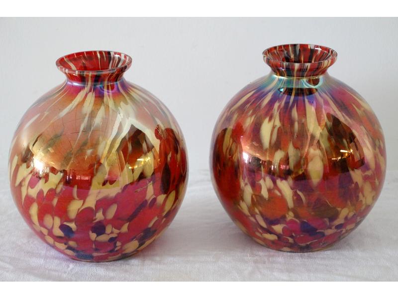 PAIRE DE VASES boules en verre soufflé polychrome...