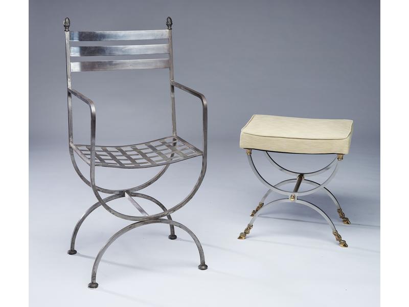 FAUTEUIL et TABOURET en acier, le tabouret...