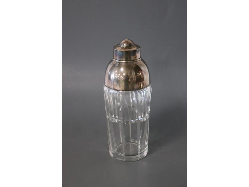 SHAKER en cristal taillé et métal argent...