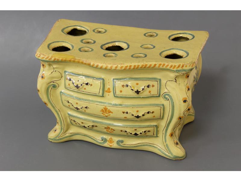 BOUQUETIÈRE en forme de commode galbée, en...