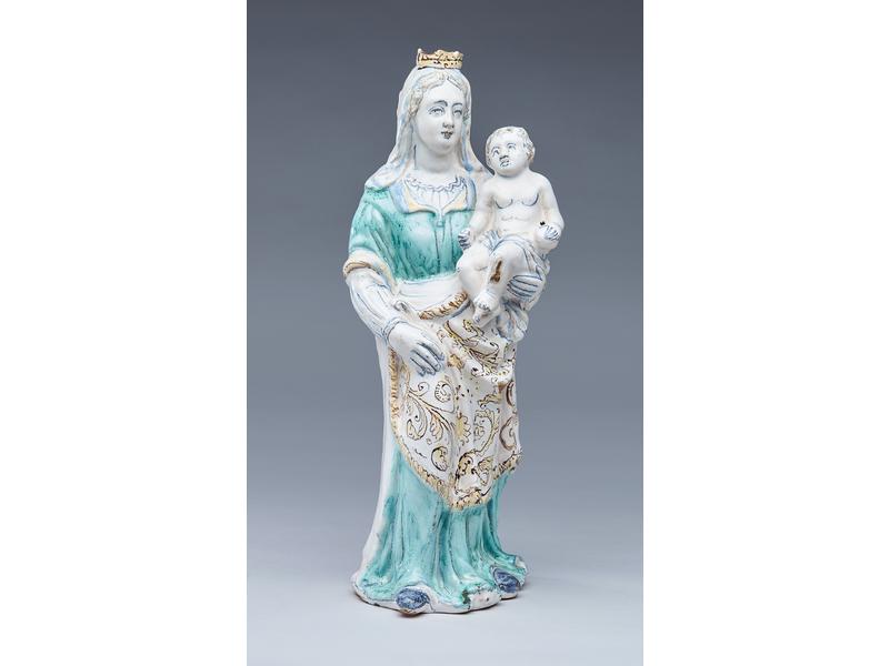 GRANDE VIERGE À L'ENFANT en faïence à décor...