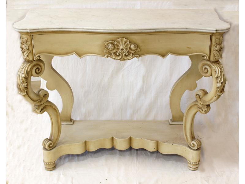 CONSOLE de forme chantournée en bois laqué...
