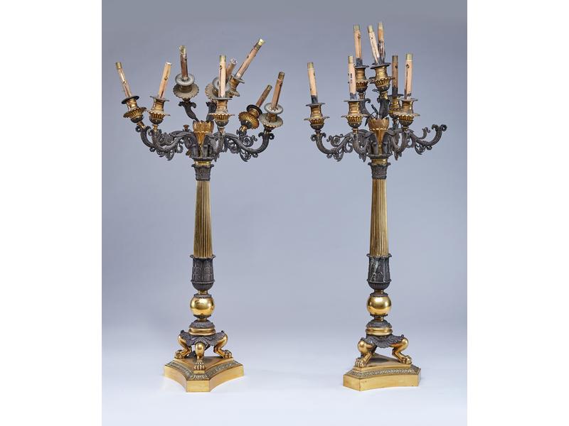 PAIRE DE GRANDS CANDÉLABRES en bronze et...