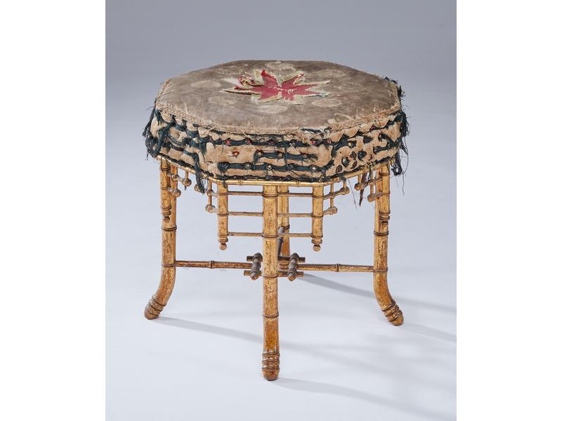 TABOURET octogonal à piétement en bois doré...