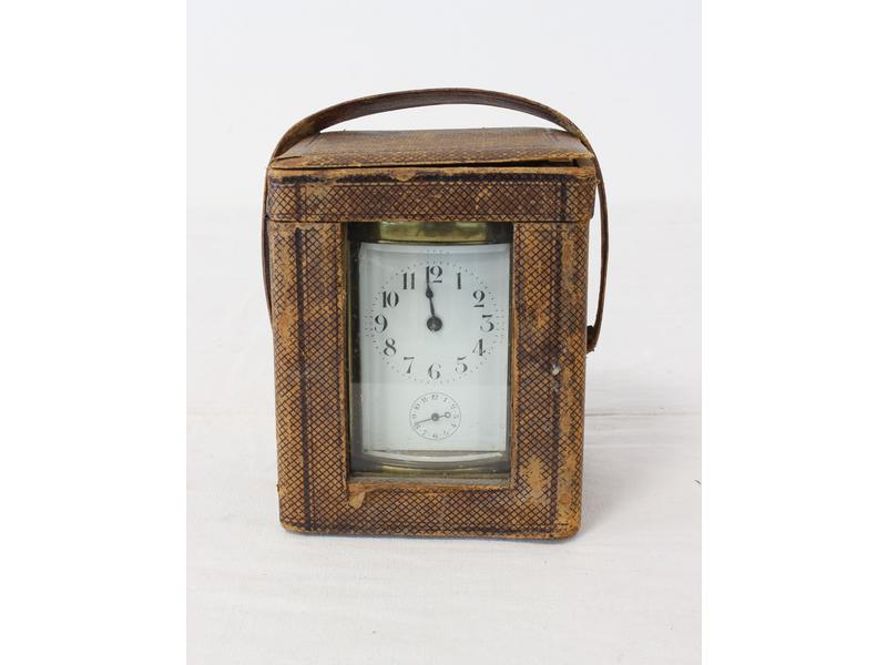 PENDULE DE VOYAGE dite d'officier, de forme...