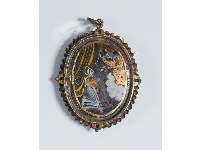 PENDENTIF RELIQUAIRE ovale en bronze à décor...